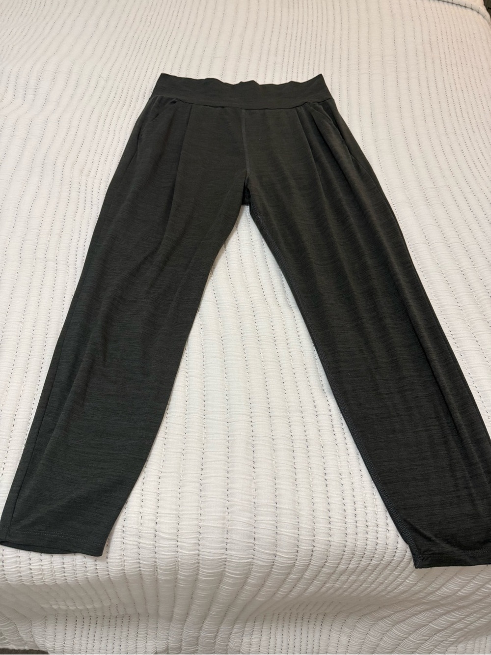 Vuori Women’s Charcoal Pull-On Joggers
